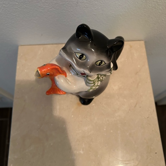 Vintage Ceramic Teapot cat holding a fish. 7” tall - Picture 3 of 10
